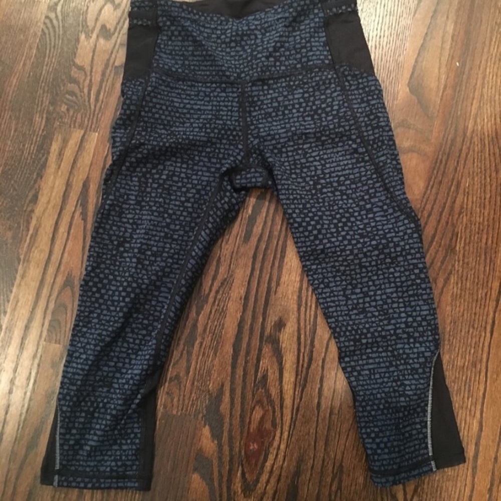 Lululemon Free Runner Crop ‘19 like new!